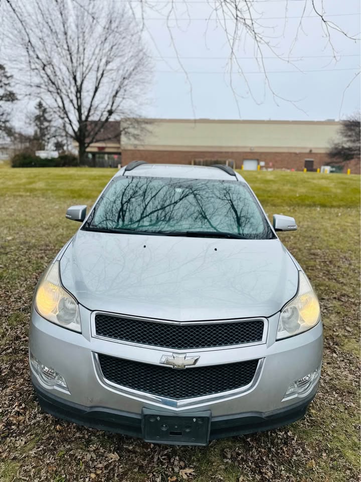 2010 Chevrolet Traverse LS Sport Utility 4D